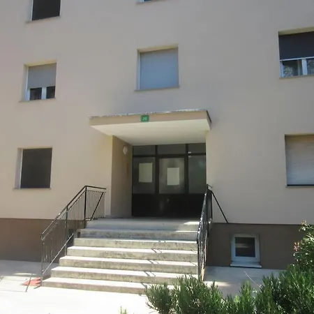 Ira - Prelijep Stan + Besplatni Parking Póla