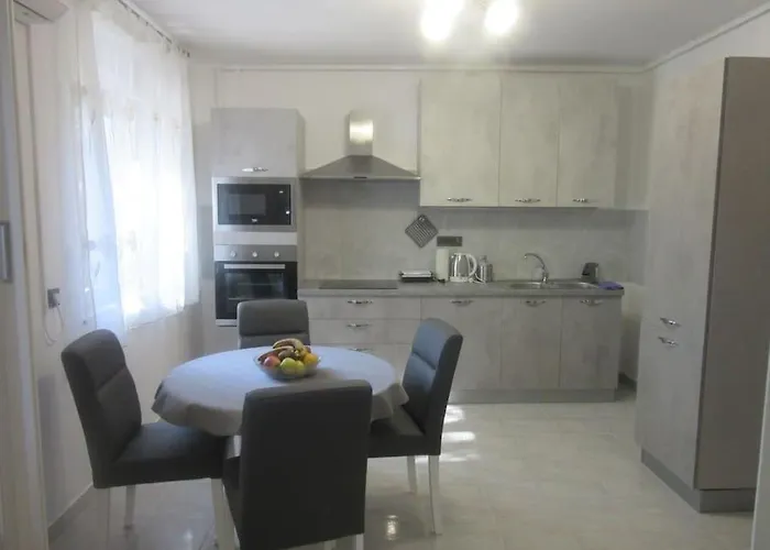 Apartman Ira - Prelijep Stan + Besplatni Parking Pula