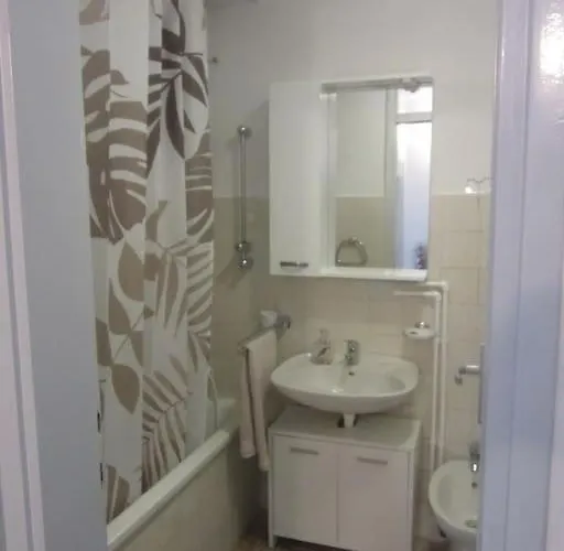 Ira - Prelijep Stan + Besplatni Parking * Pula