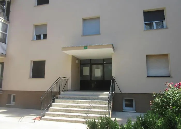 Ira - Prelijep Stan + Besplatni Parking Pula